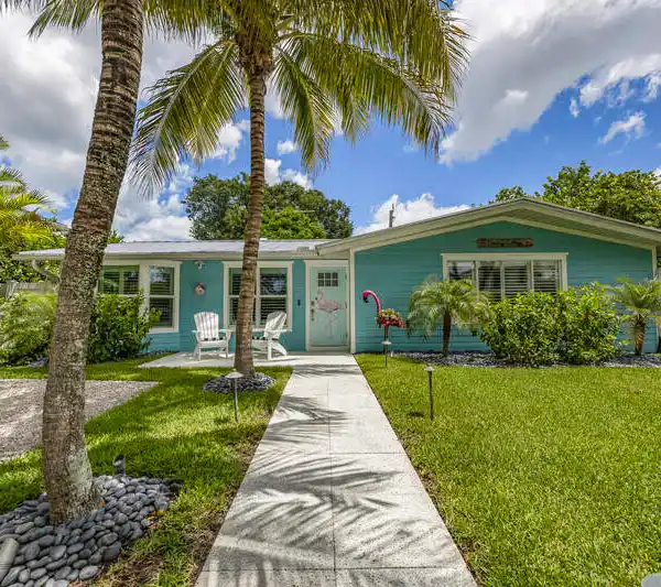 MODERN UPGRADES AND PRIVATE POOL IN PRIME LOCATION