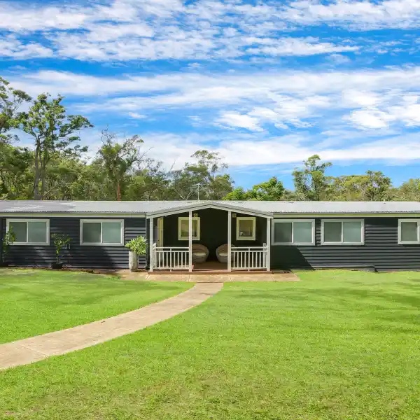 COMFORTABLE HOME ON PERFECT SMALL ACREAGE
