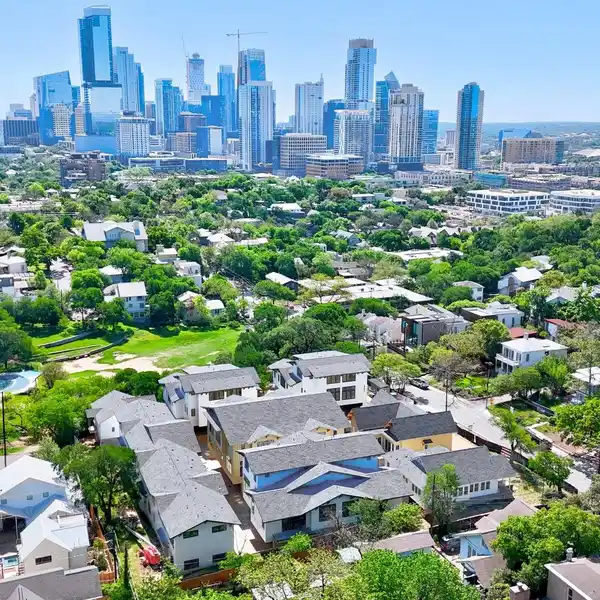 MODERN AND HISTORIC RESIDENCES IN THE HEART OF CLARKSVILLE
