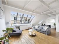 BRIGHT AND PEACEFUL TOP FLOOR APARTMENT