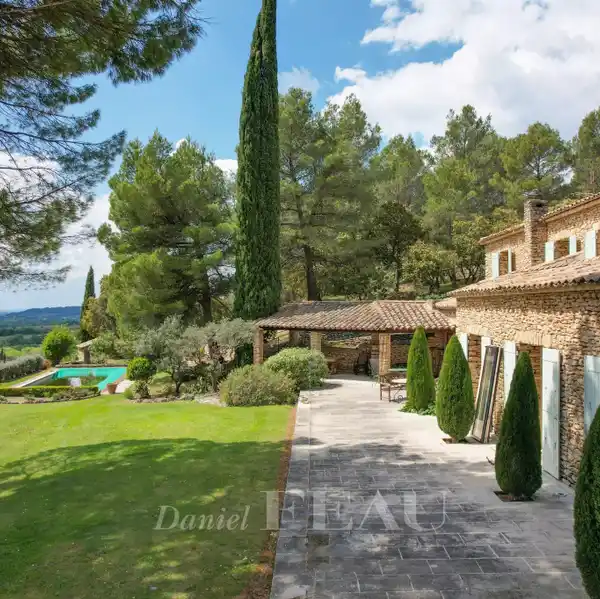 CHARMING STONE HOME WITH POOL