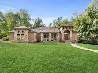 Easy Living on over an Acre