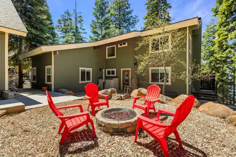 Newly Remodeled Lakefront Home in Lake Almanor Country Club