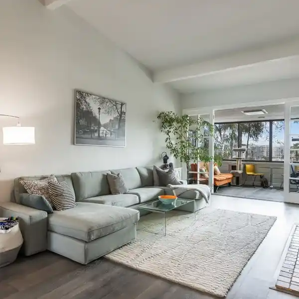 STUNNING TOP-FLOOR MARINA VIEW CONDO