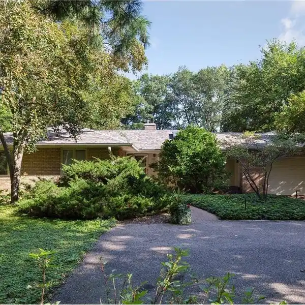 LAKEFRONT RAMBLER WITH STUNNING INDIANHEAD VIEWS