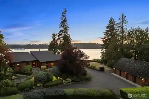 Single-story Northwest Contemporary on over Two Acres