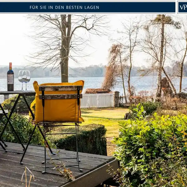 WATERFRONT LIVING WITH URBAN PROXIMITY