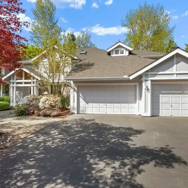 CHARMING HOME WITH PRIVATE SUITE AND GARDEN