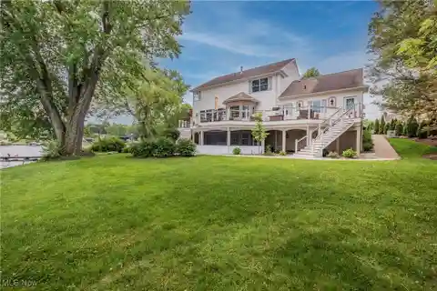 Amazing Lakefront Setting