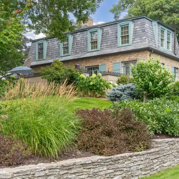 CHARMING HOME  JUST BLOCKS AWAY FROM LAKE MINNETONKA