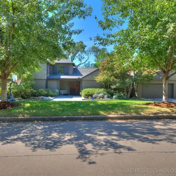 BEAUTIFUL FOUR BEDROOM IN PRIME LOCATION