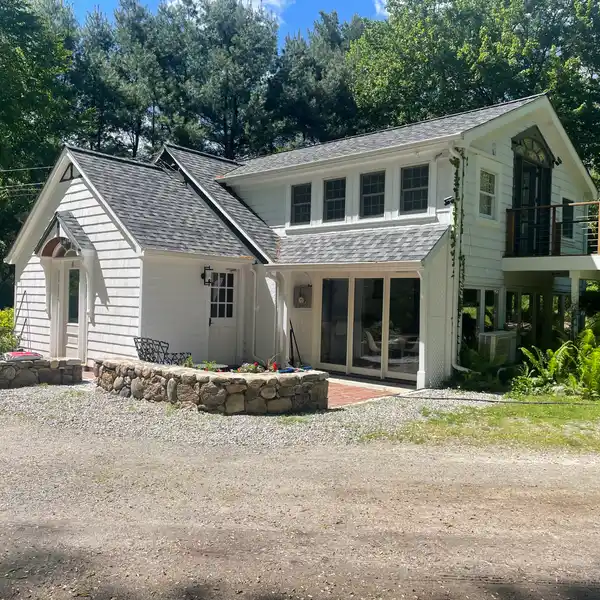 TURN-KEY COUNTRY COTTAGE IN SOUTH WILTON