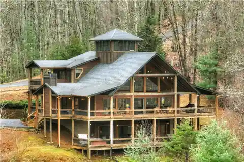 Serenity and Grandeur in a Private Mountain Community