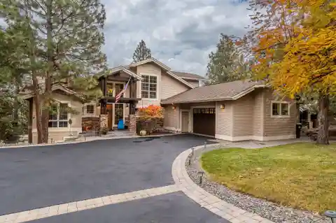 Luxury Retreat with Panoramic Elegance