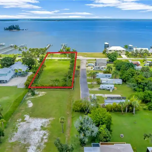BOATERS DREAM HOME ESTATE LOT