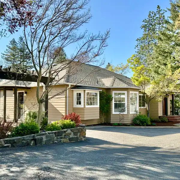 EXQUISITE 3.4-ACRE ESTATE