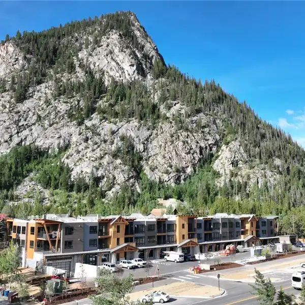 STYLISH LIVING AT THE BASE OF MOUNT ROYAL