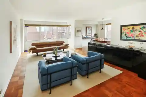 Spacious and Sunny 2 Bedroom Home!