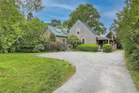 Artist’s Studio and Cozy Pondside Cottage