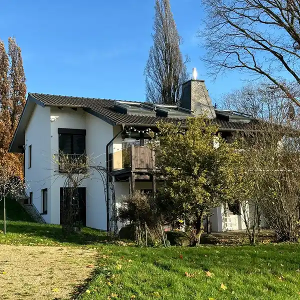 SPECIAL PROPERTY WITH HOME AND STABLE
