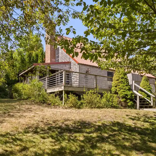 CUSTOM POST-AND-BEAM HOME