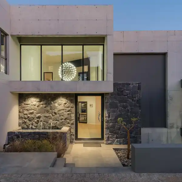 SPECTACULAR NEW HOME ON THE SLOPES OF THE HELDERBERG MOUNTAIN