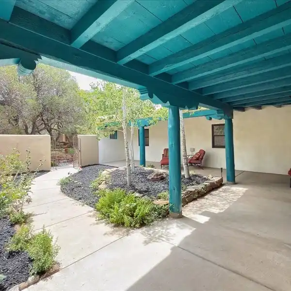 PEACEFUL PROPERTY IN SOUGHT-AFTER SOL Y LOMAS