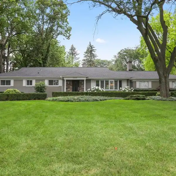 IMPRESSIVE AND SPACIOUS RANCH