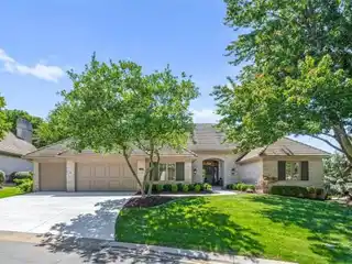 Completely Updated Luxury Villa in Hallbrook