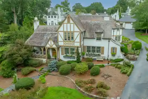 Striking English Tudor