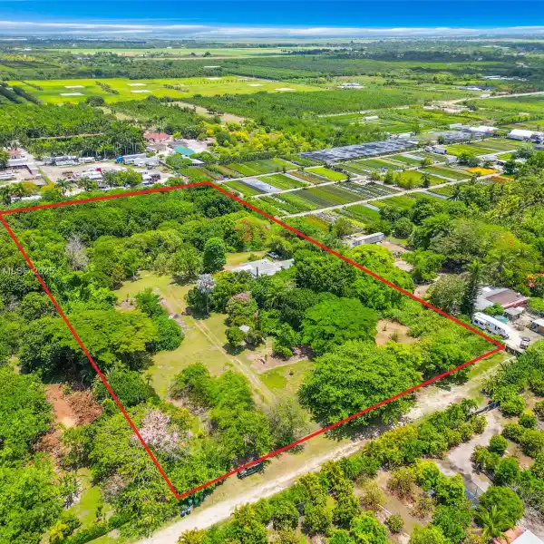 FIVE-ACRE REDLAND GEM WITH ENDLESS POTENTIAL