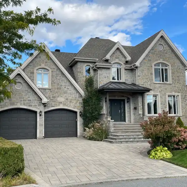 ELEGANT PROPERTY IN A PEACEFUL SETTING