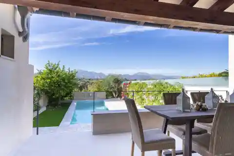 Newly Modernized Townhouse with Pool