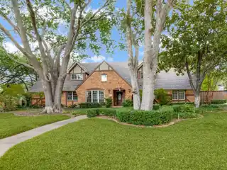 Inviting Home in Dallas' Prestigious Private School Corridor