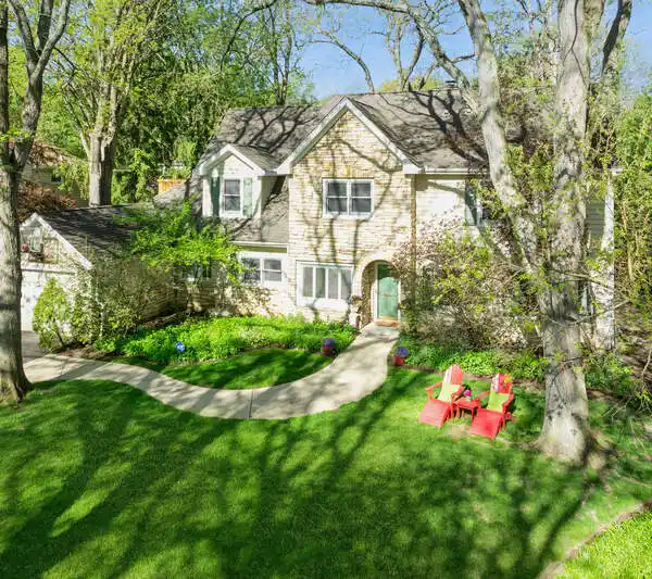 ELEGANT RETREAT IN TOP-RANKED SCHOOL DISTRICT