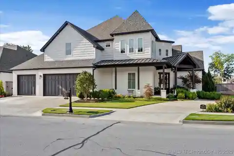 Thoughtfully Designed Stunner in Wood Hollow Estates