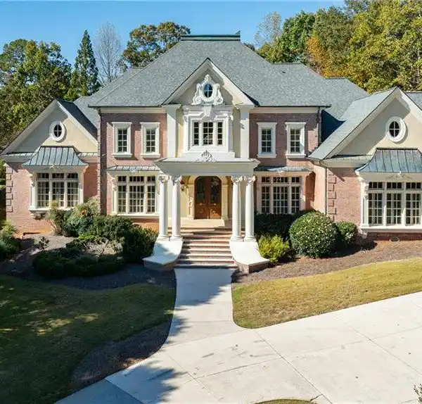 LUXURY EUROPEAN-INSPIRED HOME WITH GOLF COURSE VIEWS