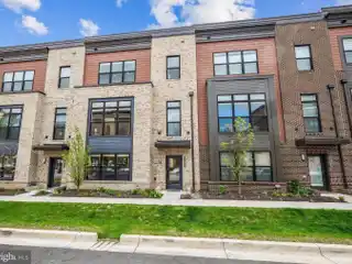 Elegant Townhome Overlooking Woodmont Country Club