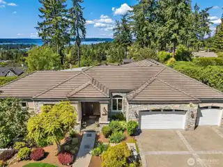 Stunning Clyde Hill Luxury Home