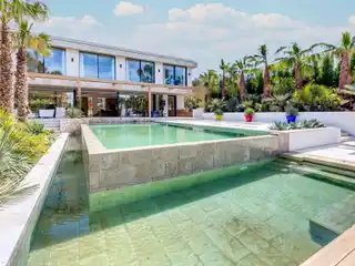 Newly Built Designer Villa with the Most Exclusive Furnishings
