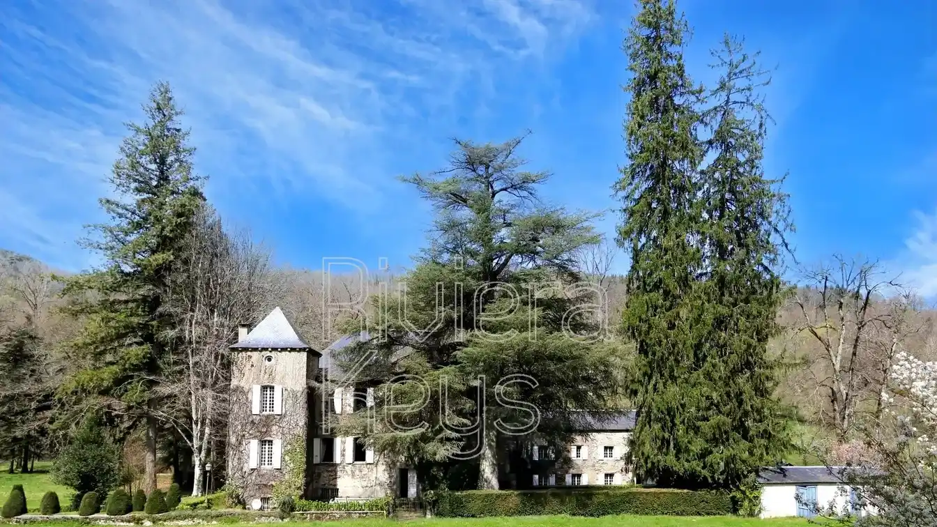 Magnificent 17th Century Manor House