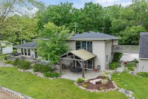 Stunning Lakefront Home on Strawberry Lake