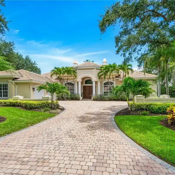 FOUR BEDROOM SHORES LAKEFRONT RESIDENCE