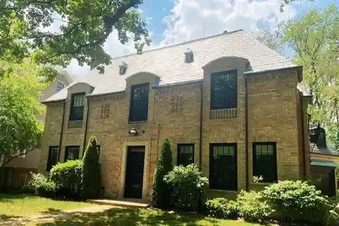 Grand Georgian Estate Home with Vintage Details in Winnetka