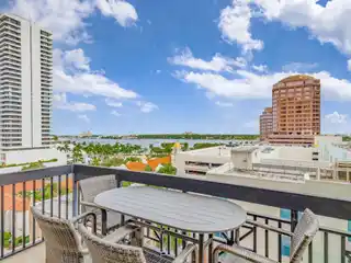 Spectacular Condo with Breathtaking Waterviews