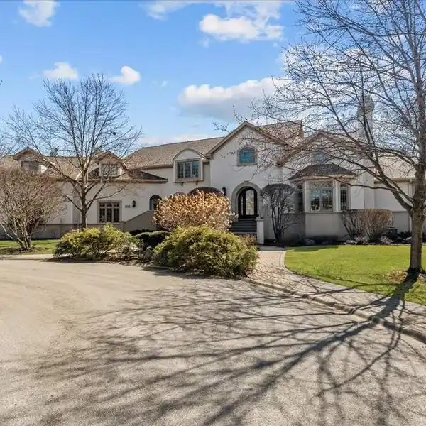 SPACIOUS CUSTOM HOME IN THE DESIRABLE THORNGATE SUBDIVISION