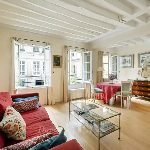 QUAI DE BéTHUNE - LUXURY LIVING IN THE HEART OF HISTORIC ILE SAINT LOUIS