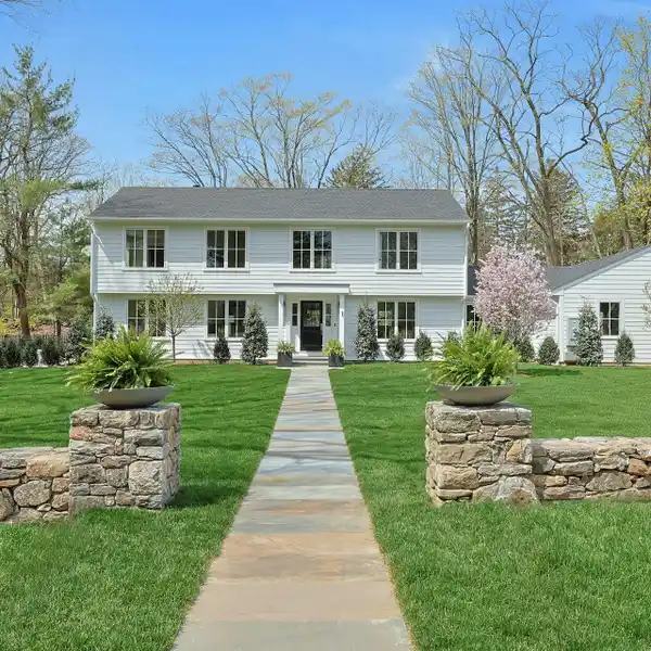 ELEGANT COLONIAL WITH POOL ON CUL-DE-SAC