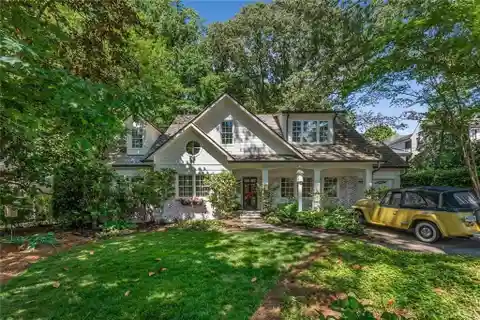 Designer Cottage with Chef’s Kitchen & Patio