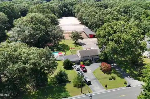 Lovely Home with Six-Stall Horse Barn